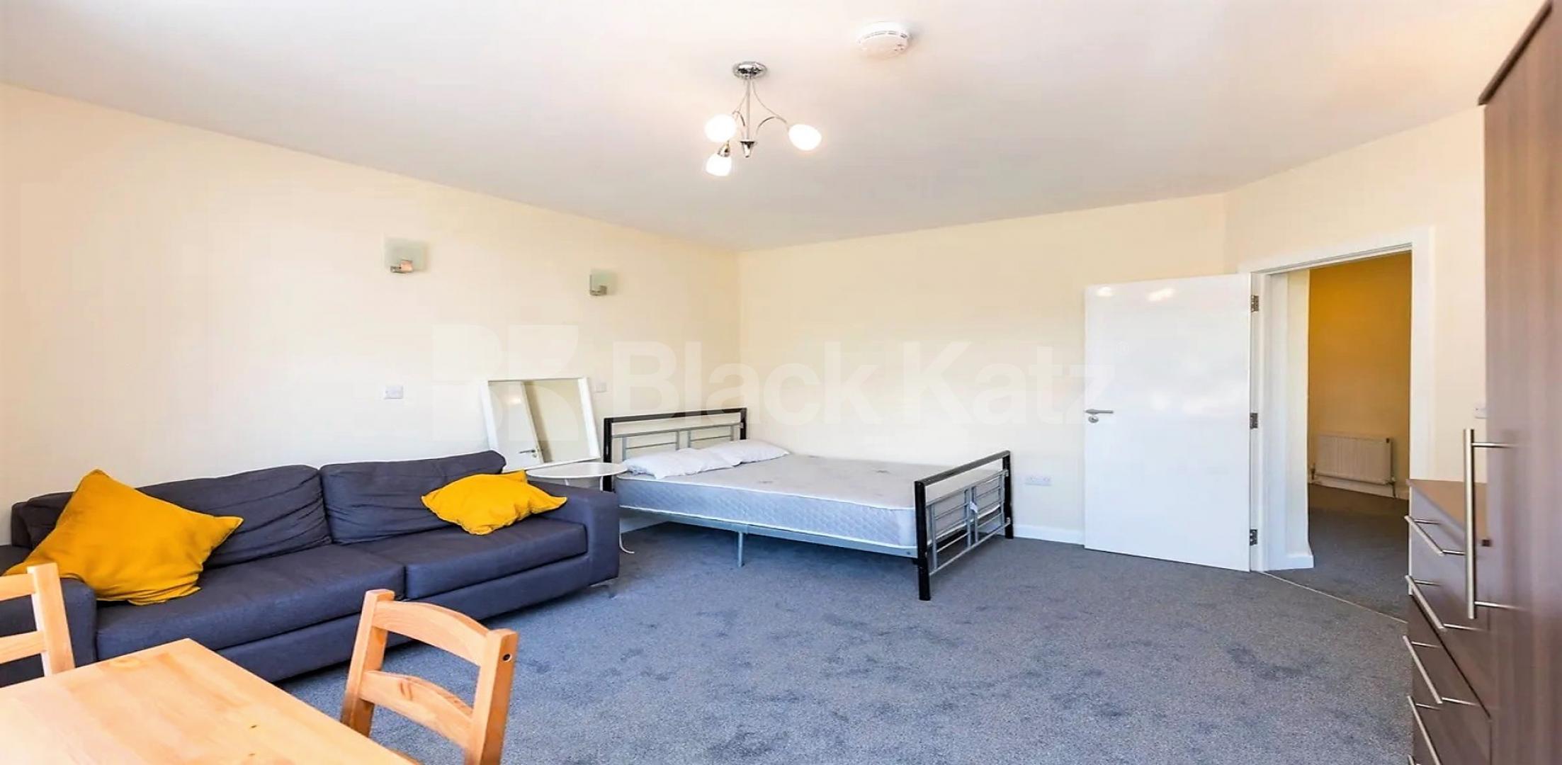 Spacious 2/3 bed located within minutes to tube and shops  Caledonian Road, Caledonian Road